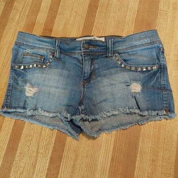 Womans Charlotte Russe Distressed Shorts size 4 - Picture 2 of 15